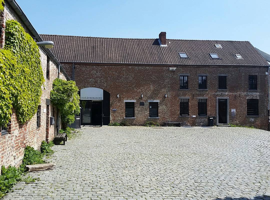 A farmouse, with cobbled exterior