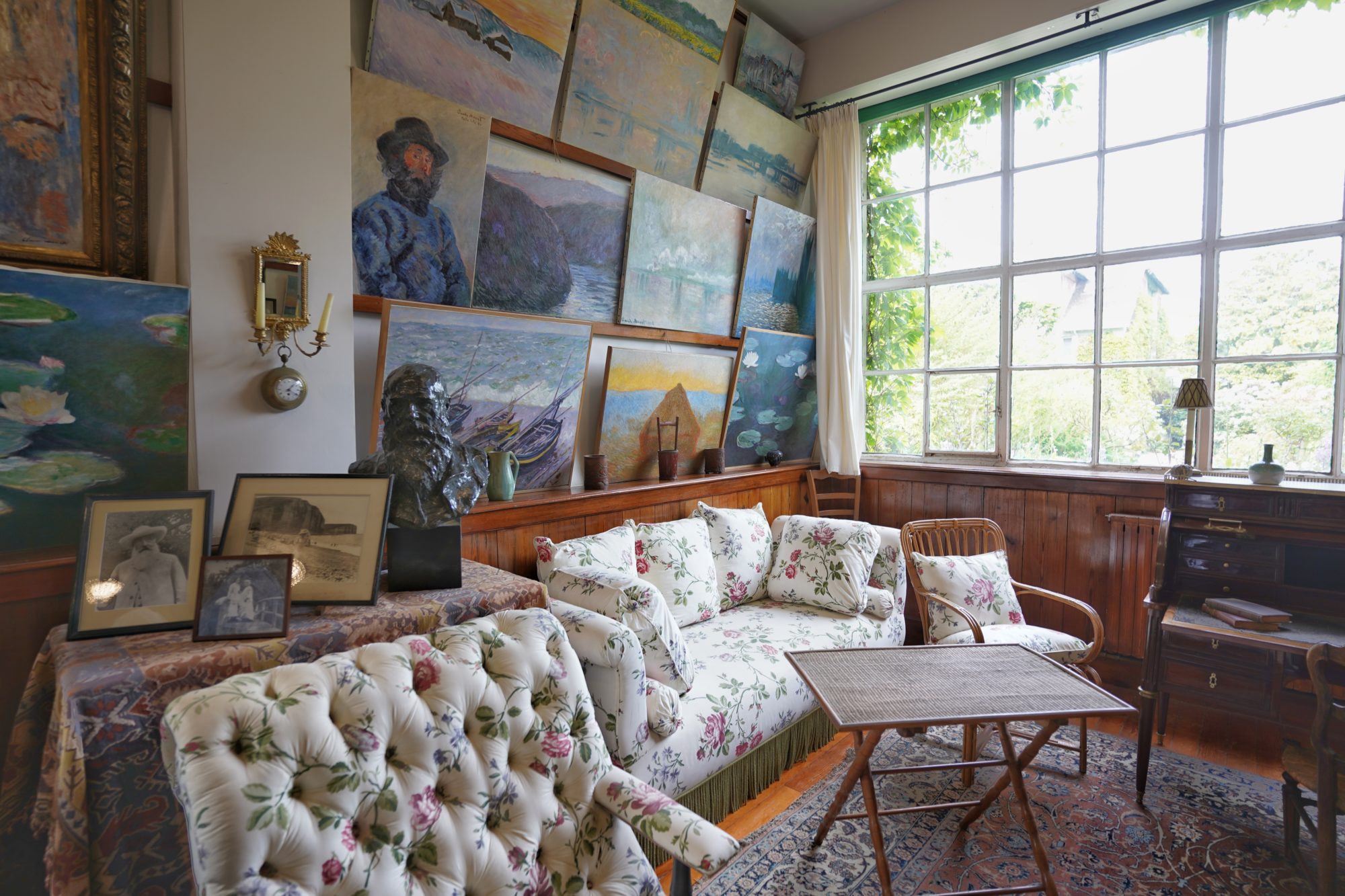 Living room with lots of paintings