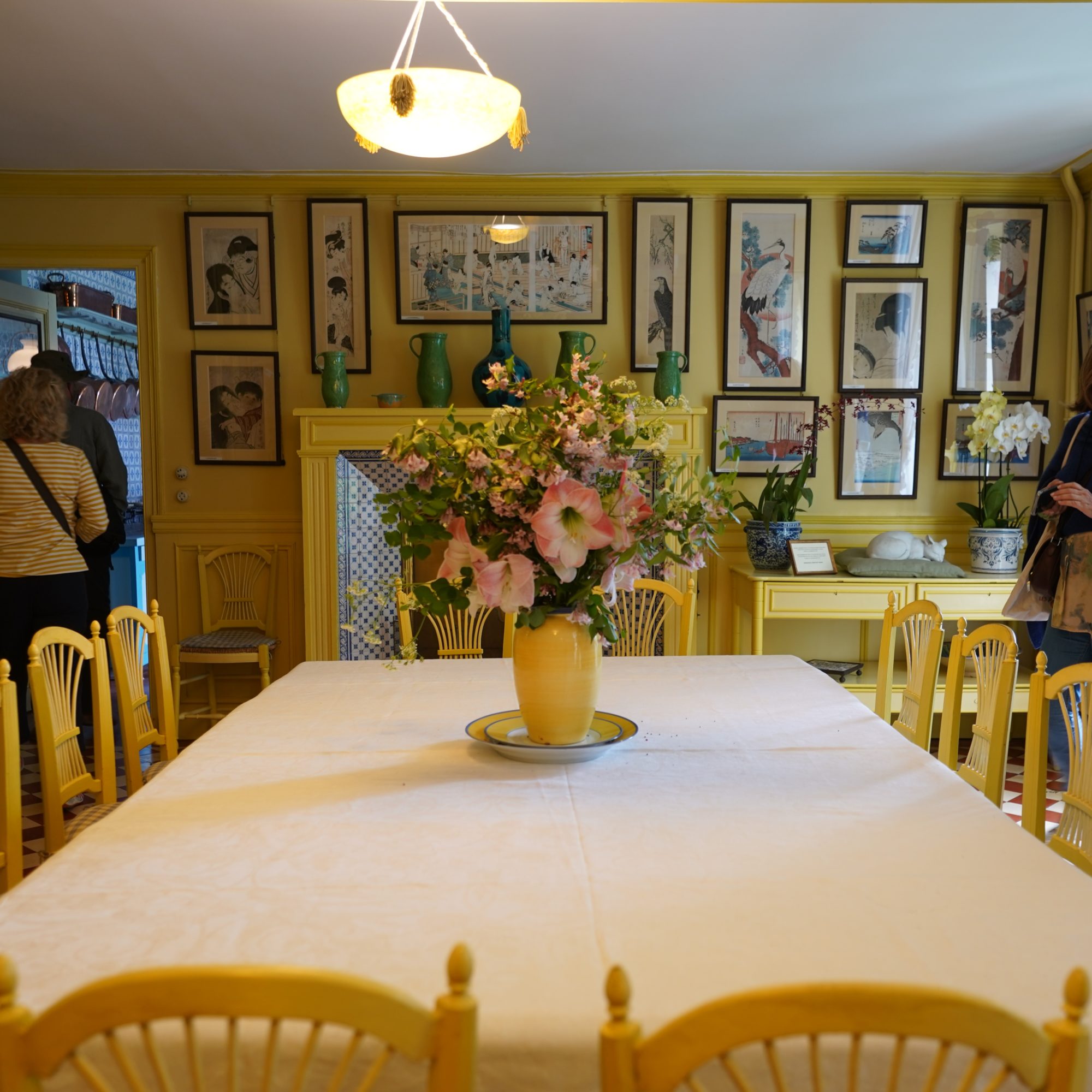 Dining room with paintings