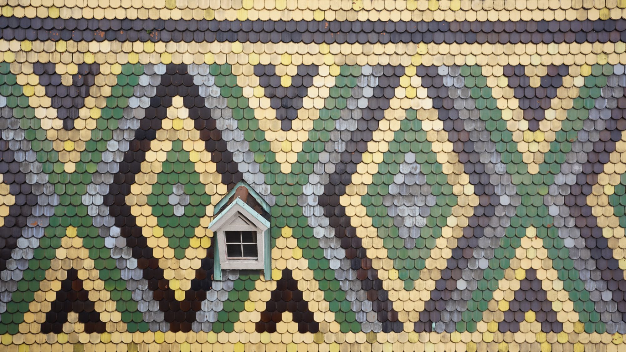 St Stephen's roof, coloured tiles in yellow, green and black