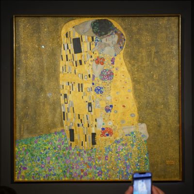 Gustav Klimt's The Kiss: a passionate artwork in gold leaf