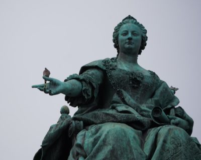 Large bronze statue of Empress Maria Theresa looming over me. A pigeon is sitting on her outstretched hand